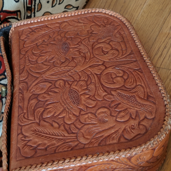 Vintage Tooled Leather Purse and Wallet - Picture 10 of 16